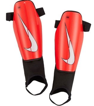 Футбольні щитки унісекс Nike Charge Soccer (DX4608-635), L, WHS, > 50%, 1-2 дні