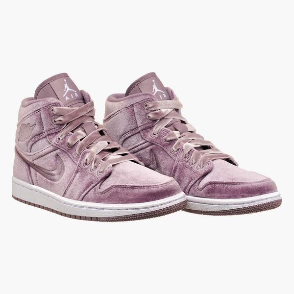 Кроссовки женские Jordan Air 1 Mid Se (DQ8397-500), 38, OFC, > 50%, 1-2 дня