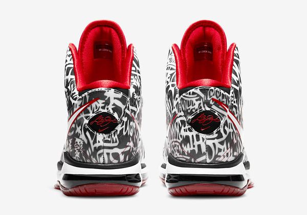 Кросівки чоловічі Nike Air Max Lebron 8 Qs Graffiti (DD8306-001), 40, WHS, 1-2 дні