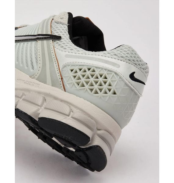 Кросівки жіночі Nike Zoom Vomero 5 (FN6742-001), 40, OFC, 10% - 20%, 1-2 дні