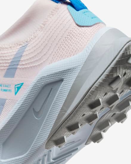 Кросівки жіночі Nike Zoomx Zegama Trail (DH0625-601), 40.5, WHS, > 50%, 1-2 дні