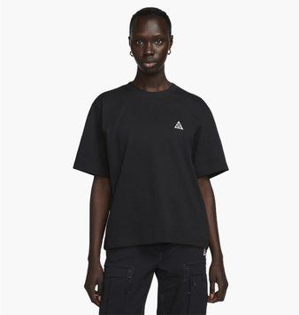 Футболка женская Nike Short-Sleeve T-Shirt (DJ3646-011), M, OFC, < 10%, 1-2 дня