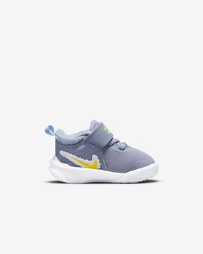 Кросівки дитячі Nike Team Hustle D 10 Dream (DD0792-410), 21, WHS, 1-2 дні