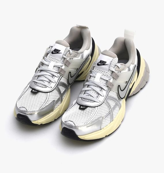 Кросівки жіночі Nike Wmns V2k Run (FD0736-100), 36.5, OFC, 30% - 40%, 1-2 дні