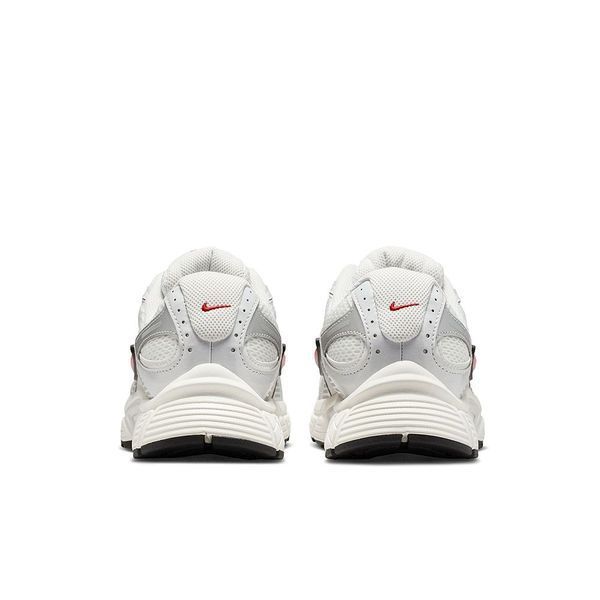 Кросівки жіночі Nike W V5 Rnr (HQ7901-108), 40, WHS, 10% - 20%, 1-2 дні