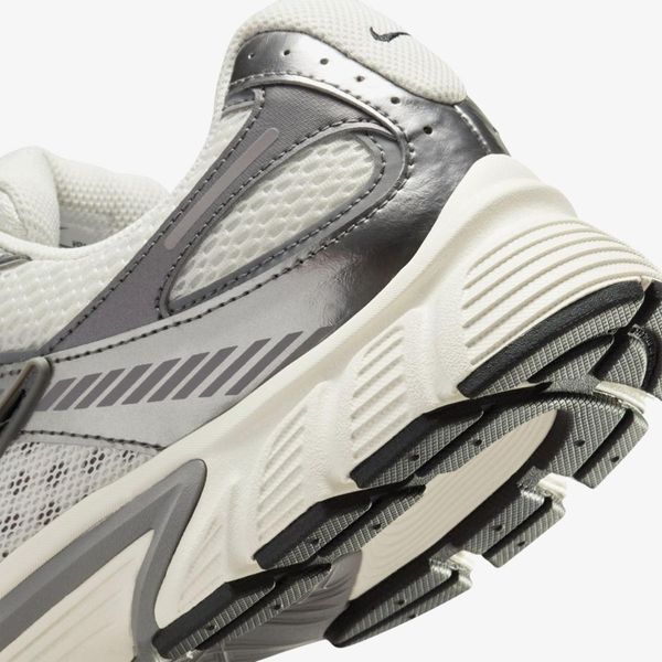 Кросівки чоловічі Nike V5 Rnr (HJ5228-009), 41, OFC, 20% - 30%, 1-2 дні