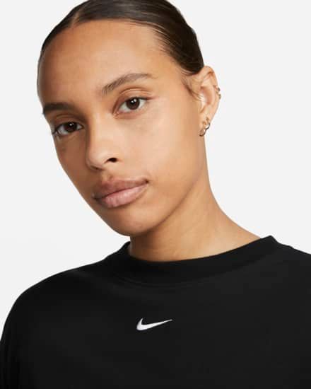 Спортивний костюм жіночий Nike Sportswear Essential Women's Short-Sleeve T-Shirt (DV7882-010), L, WHS, 20% - 30%, 1-2 дні