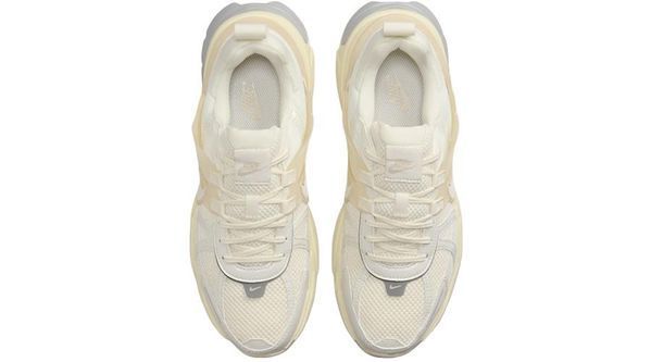 Кросівки жіночі Nike V2k Run "Pale Ivory" (HQ1512-110), 36.5, OFC, 40% - 50%, 1-2 дні