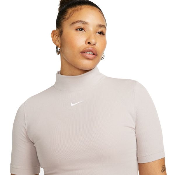 Футболка жіноча Nike Sportswear Essentials T-Shirt (DV7958-272), L, WHS, 30% - 40%, 1-2 дні